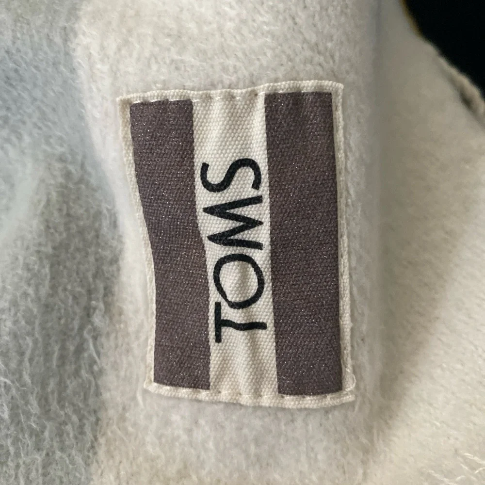 Toms fleece blanket